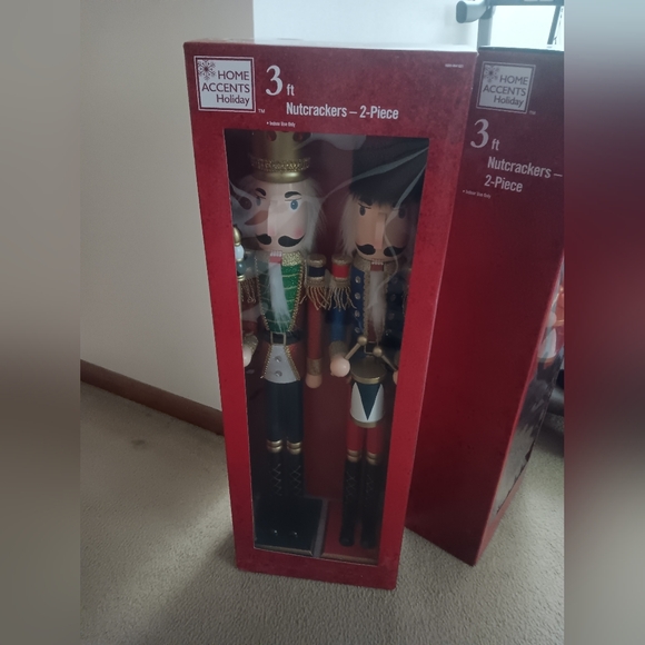 Holiday 3ft Festive Nutcrackers- 2 Piece (last pair available) - Picture 4 of 4